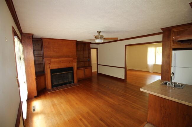 Building Photo - 2153 Southwood Rd