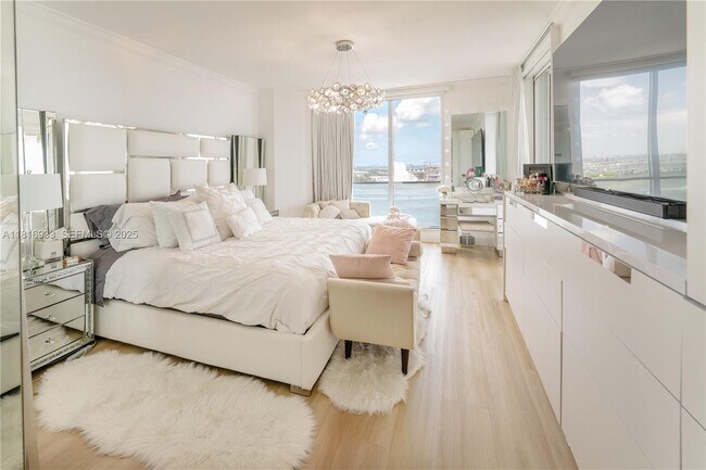 Building Photo - 848 Brickell Key Dr