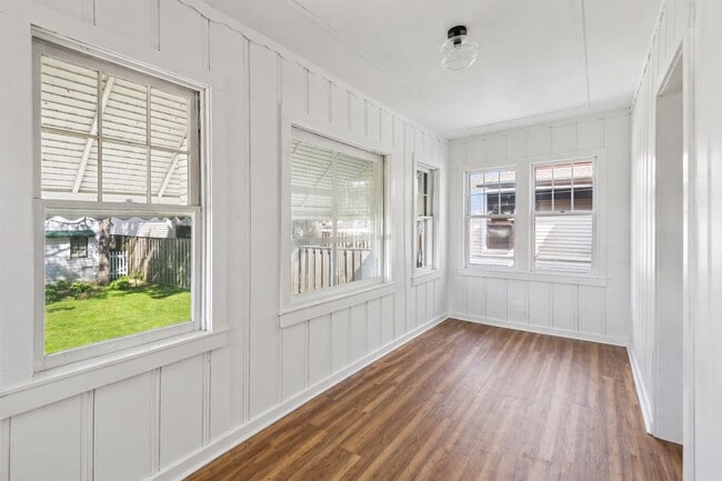 Building Photo - 5266 N La Crosse Ave