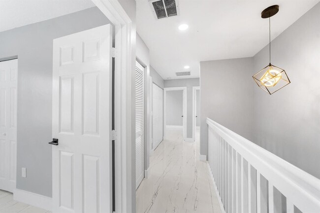 Building Photo - 5233 SW 155th Way