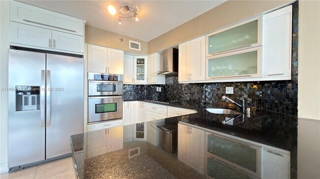 Building Photo - 3530 Mystic Pointe Dr