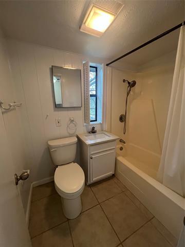 Building Photo - 2331 Live Oak Cir