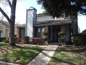 Building Photo - 1617 Woodhill Dr