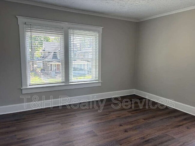 Building Photo - 3130 N Park Ave