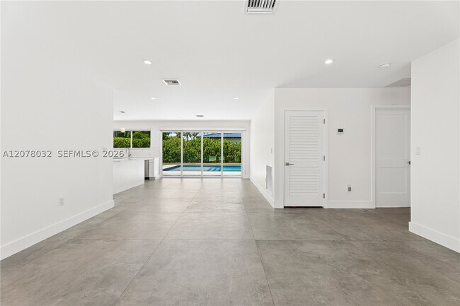 Building Photo - 6099 SW 38th St