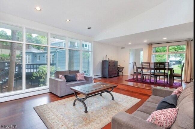 Building Photo - 27 Great Hills Terrace