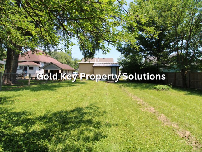 Building Photo - MUNCIE Updated 2 BR 1 BA House with New Kitchen Appliances (SECTION 8 APPROVED)