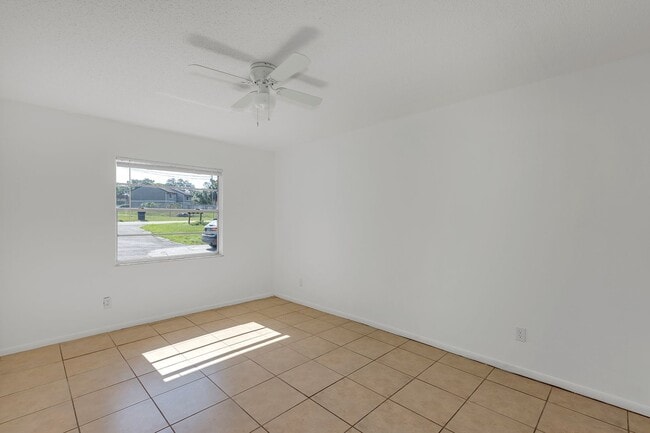 Building Photo - Affordable 1-Bedroom Apartment for Rent – Great Location in Ocala!