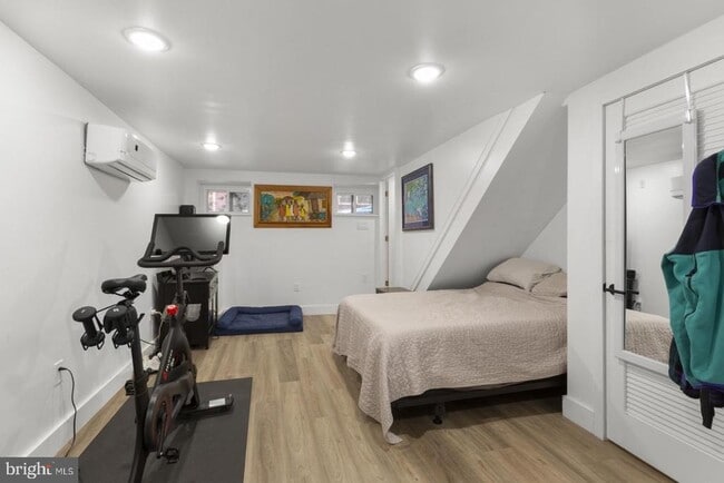 Building Photo - 212 Catharine St