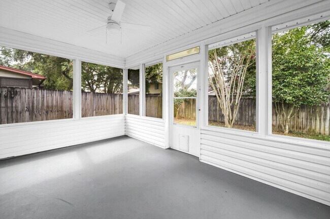 Building Photo - 3930 Balsam Dr