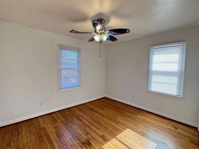 Building Photo - 1304 Downing St