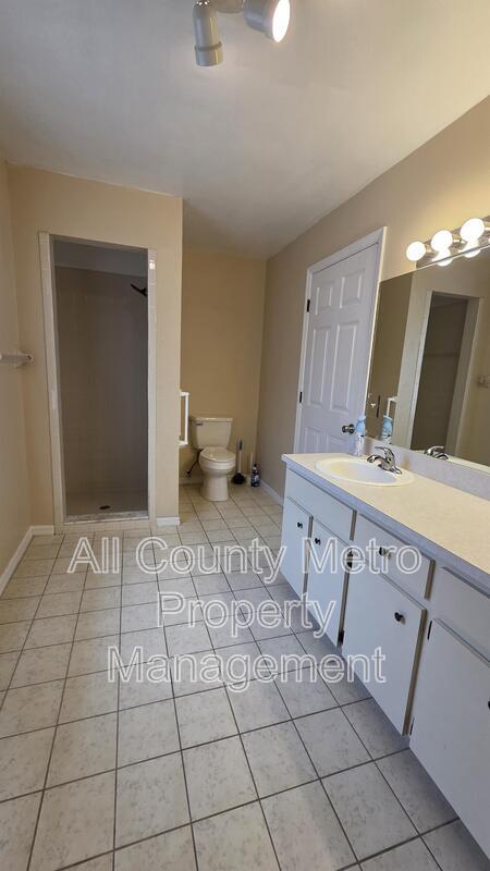 Building Photo - 261 Daisy Estates Dr