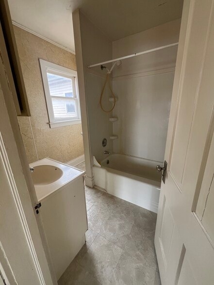 Bathroom - 225 Poplar St