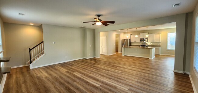 Building Photo - Welcome to Eagle Landing—where 3-bedroom bliss meets effortless style.