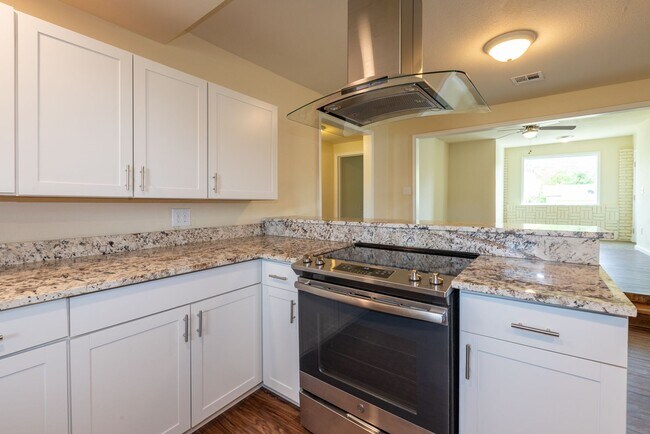 Building Photo - 3 Bed | 2 Bath in Coweta!