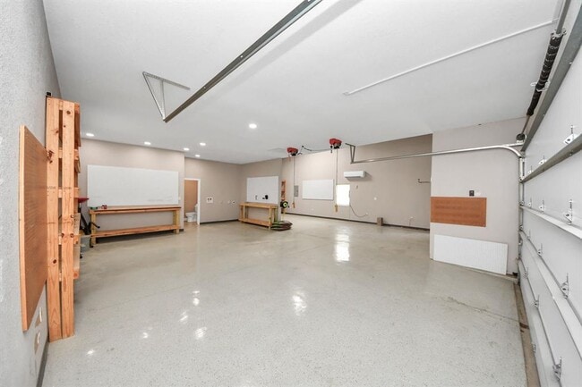 Building Photo - 2011 Halyard Dr