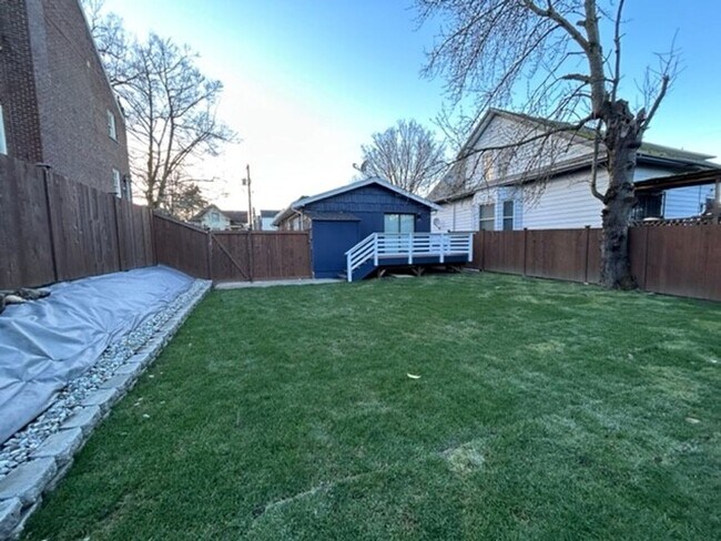 Building Photo - Completely Remodeled 2 BR/2 BA House available in the Central District