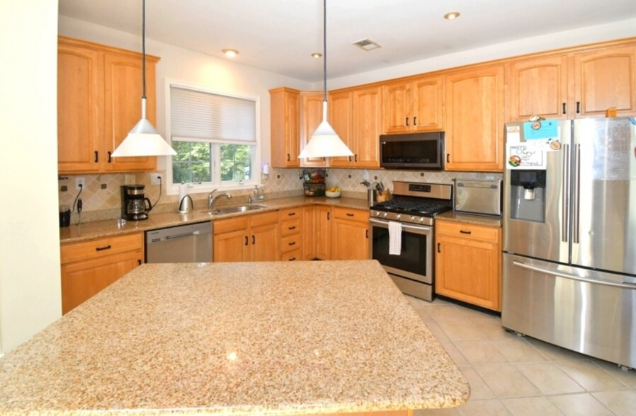 Building Photo - 25 Patriot Hill Dr
