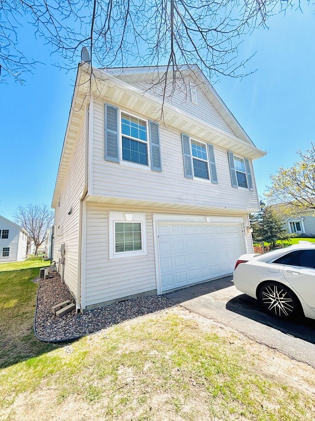 Building Photo - Rare Detached 4bed Townhome in Prime Shako...