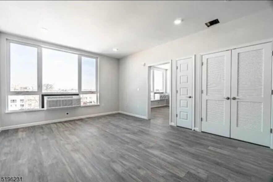 Building Photo - 9 Clark St