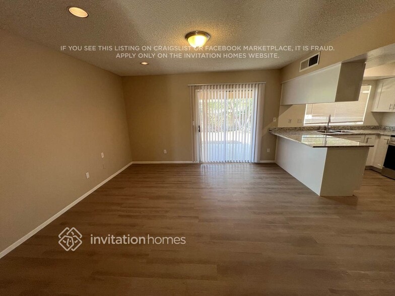 Building Photo - 2210 W Utopia Rd