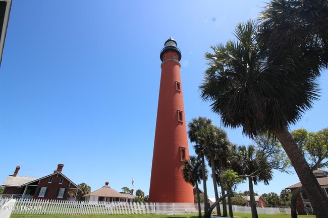 Building Photo - 1 Oceans W Blvd