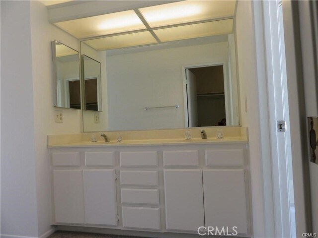 Building Photo - 2931 Plaza del Amo
