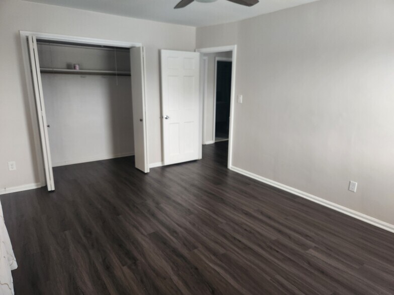 master bedroom - 13797 Cedar Rd