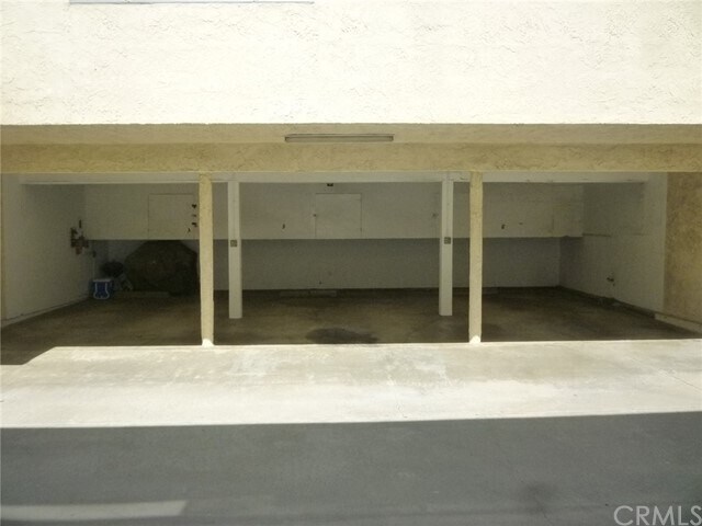 Building Photo - 15910 Harvard Blvd