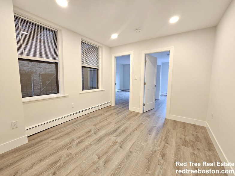 Apt 4 - 40 Joy St