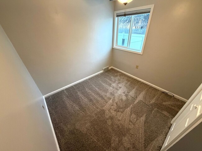 Building Photo - 3 Bed 1 Bath Single Family Home W/ Fully Fenced Yard and Garage!