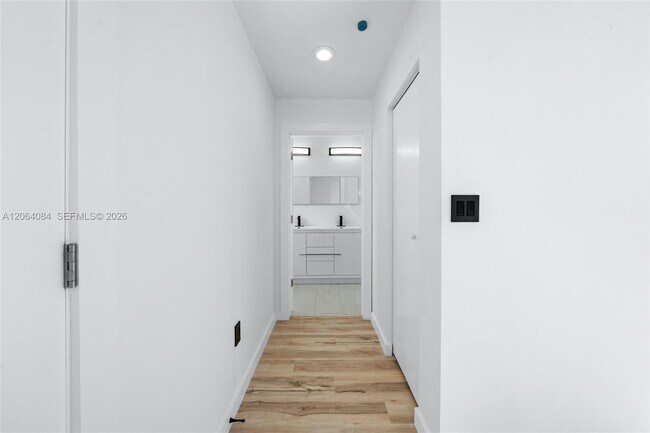 Building Photo - 11 NE 51st St