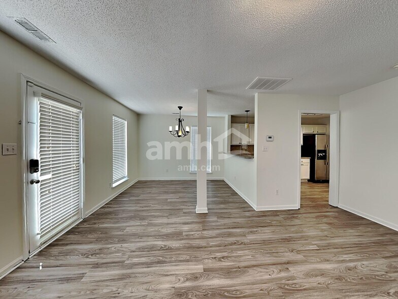 Building Photo - 1001 Great Falls Dr