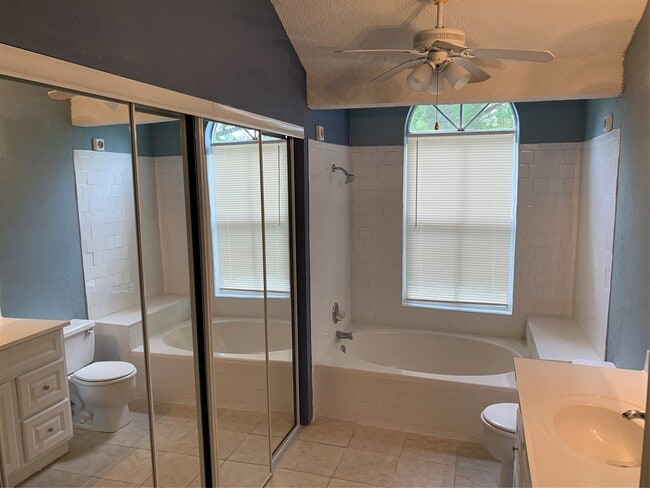 Building Photo - 1310 Carefree Dr