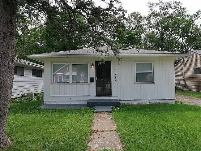 Primary Photo - 4353 Evanston Ave