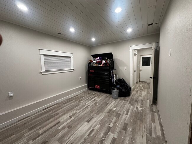 Building Photo - 340 SE 26th Ave