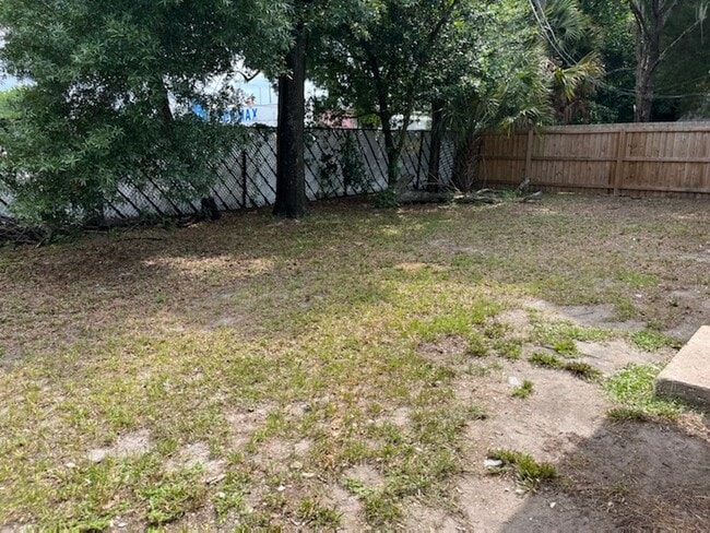 Building Photo - 1405 College Park Ln