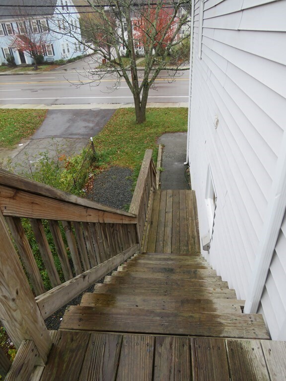 Building Photo - 715 Main St