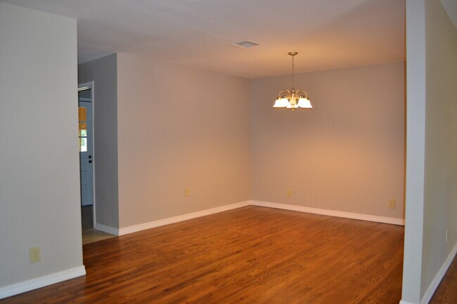 Building Photo - 741 N Ross St