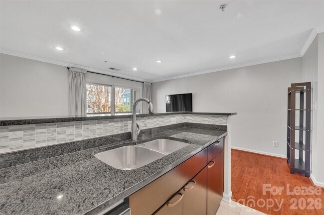 Building Photo - 505 N Graham St