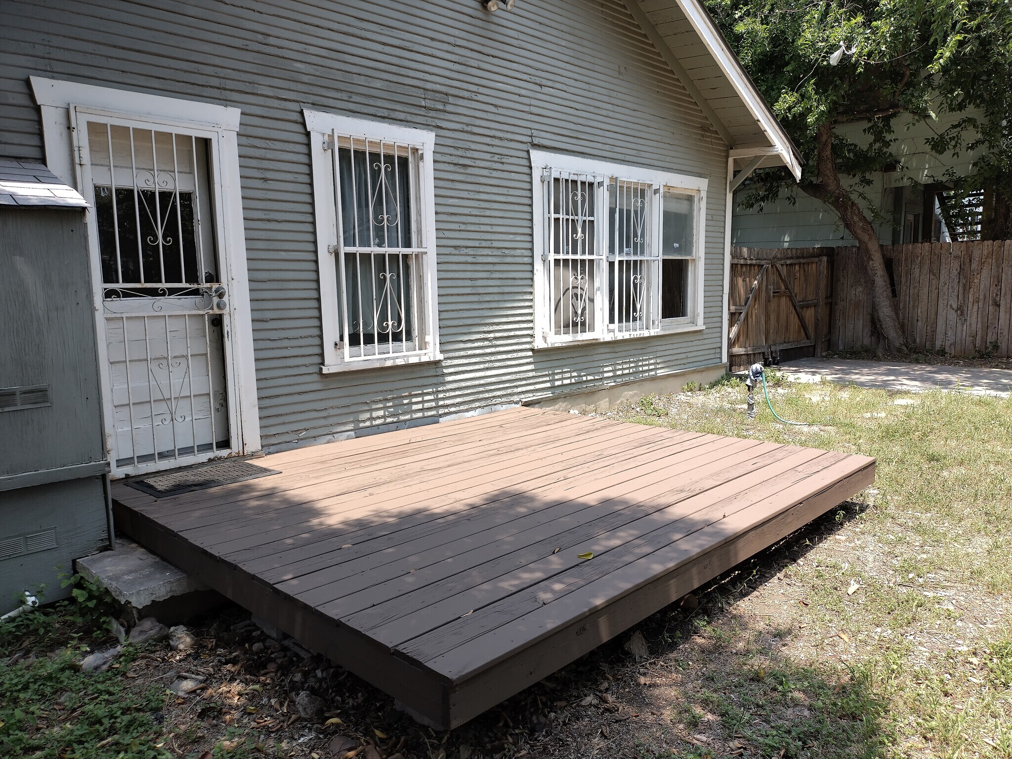 new back beck - 826 W Lynwood Ave