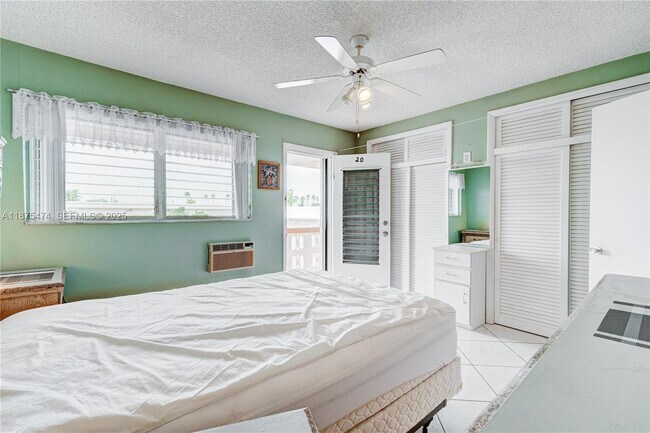 Building Photo - 800 SW 10th Terrace