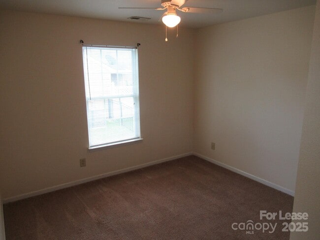 Building Photo - 122 Anastasia Ln