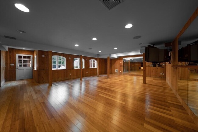 Building Photo - 171 Marsh St
