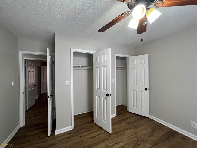 Building Photo - 2032 Robin Cir