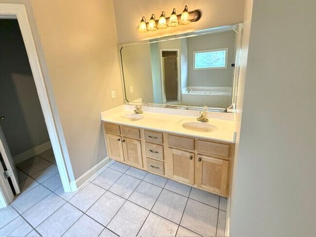 Building Photo - Beautiful 5BR 4.5 bath + bonus room family home in Collierville! Collierville schools