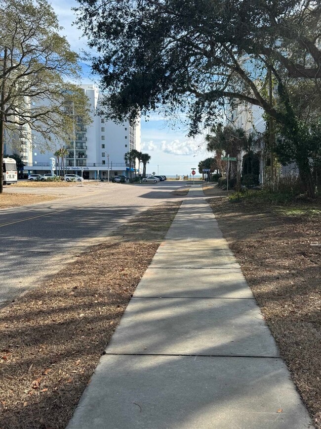 Building Photo - 207 25th Ave S