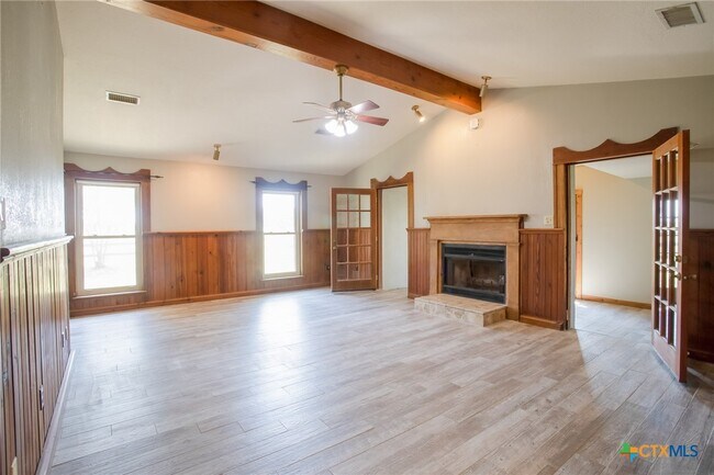 Building Photo - 4692 S E River Rd