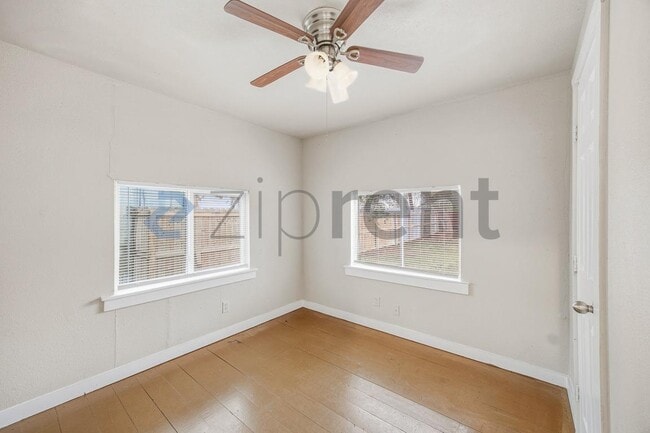 Building Photo - 521 S Polaris