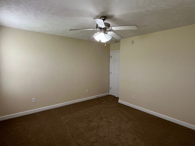 Building Photo - Very nice 4 bed/2 bath home in Raeford
